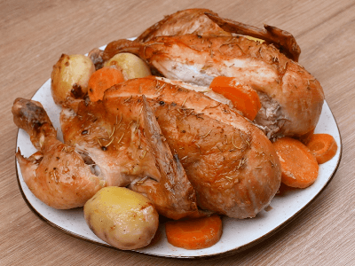 Frango Assado Com Batatas e Cenoura