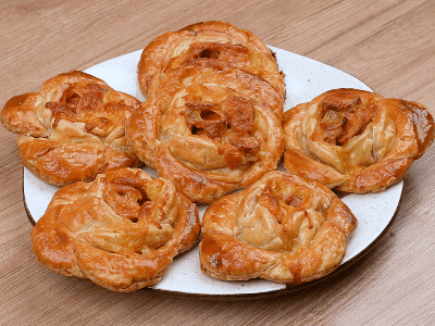 Salgado de Salsicha com Creme de Queijo