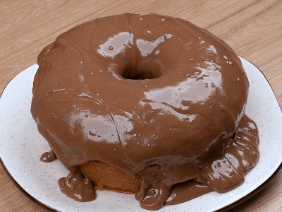 Bolo Com Calda de Chocolate