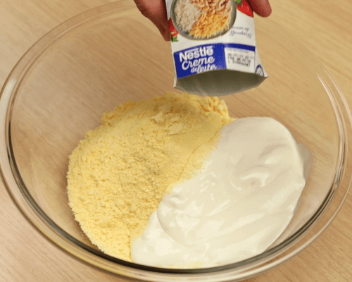 Pastel de polenta con crema de leche
